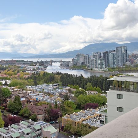 Holiday Inn Vancouver-Centre Broadway By Ihg Ngoại thất bức ảnh