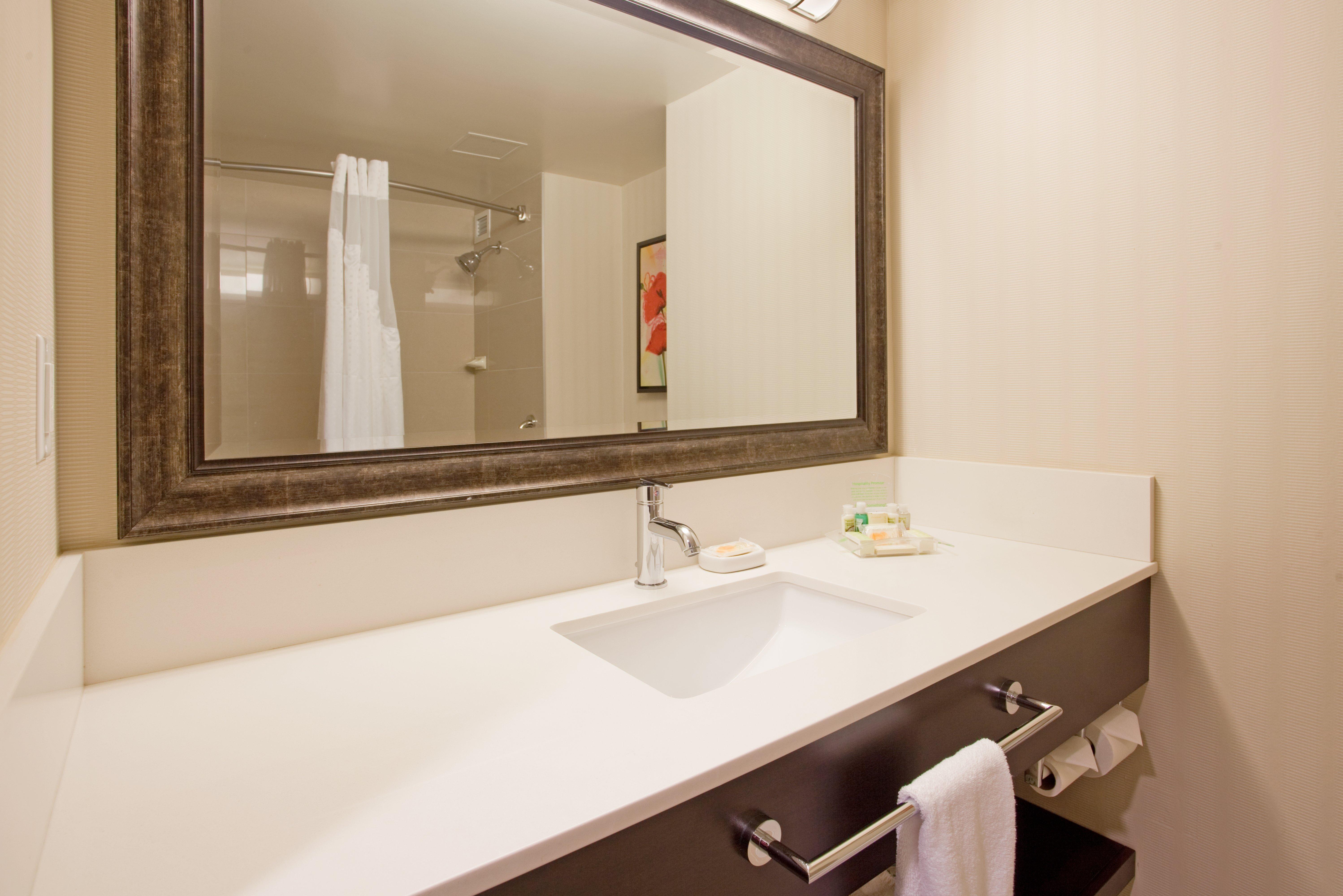 Holiday Inn Vancouver-Centre Broadway By Ihg Ngoại thất bức ảnh