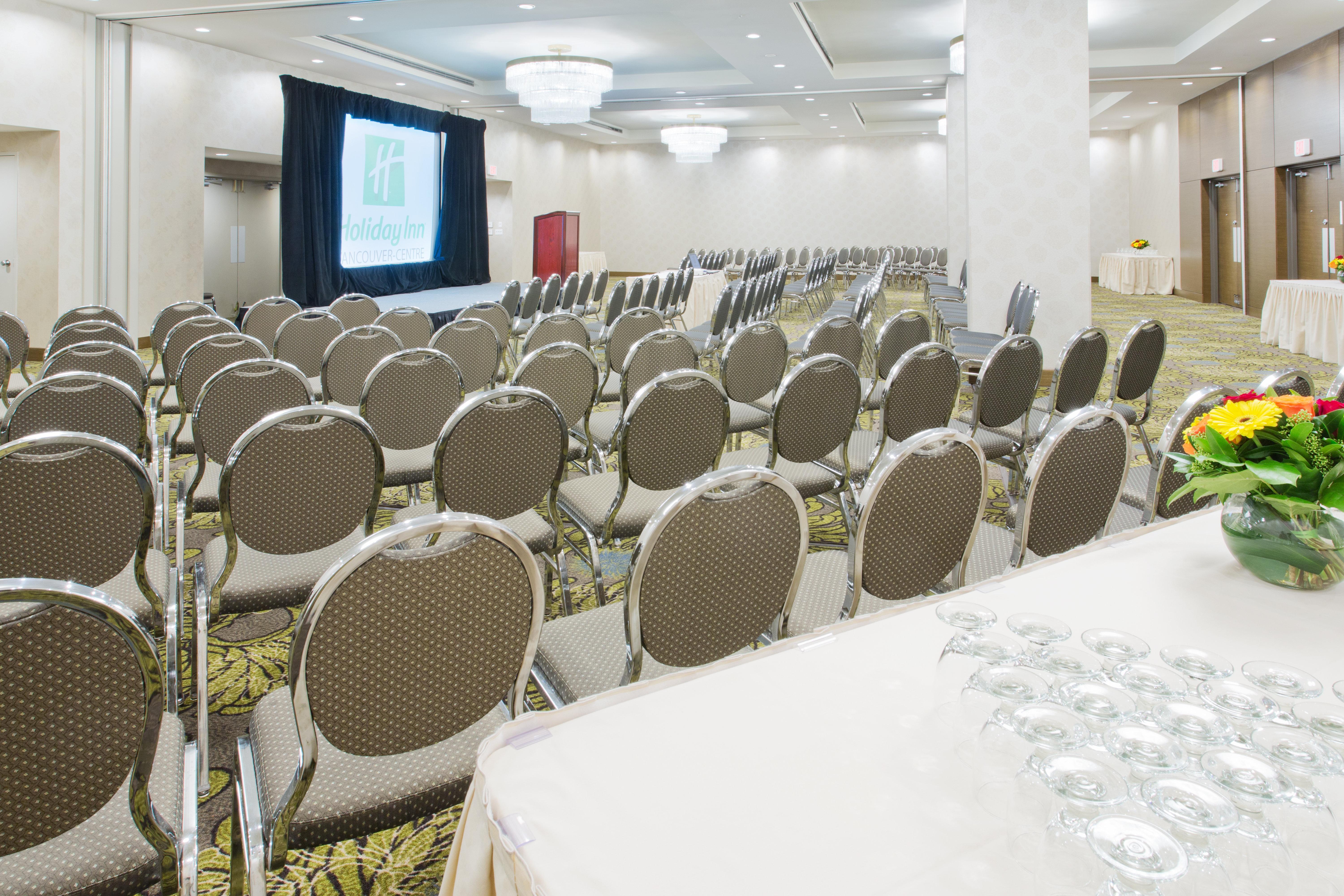 Holiday Inn Vancouver-Centre Broadway By Ihg Ngoại thất bức ảnh