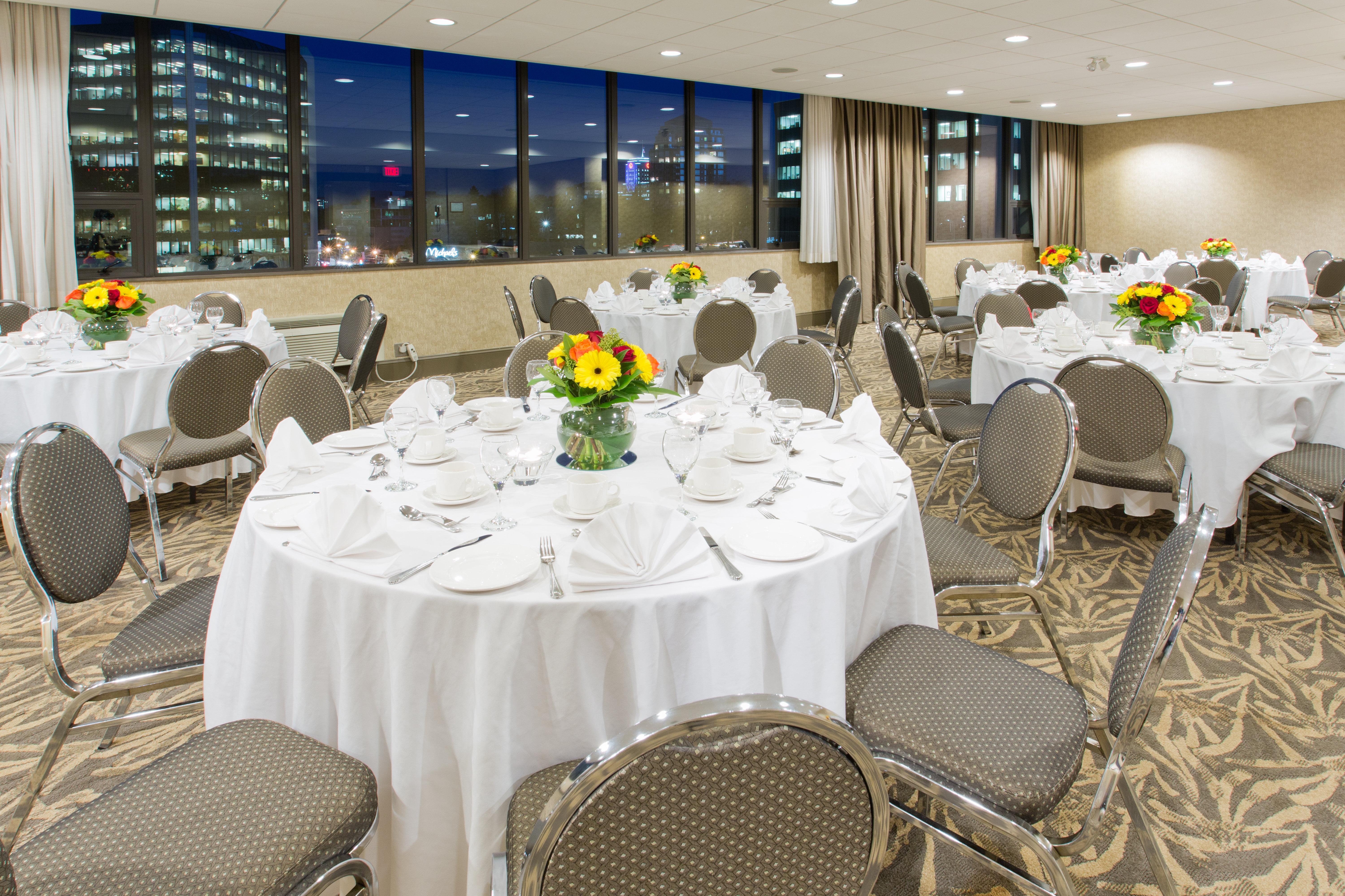 Holiday Inn Vancouver-Centre Broadway By Ihg Ngoại thất bức ảnh