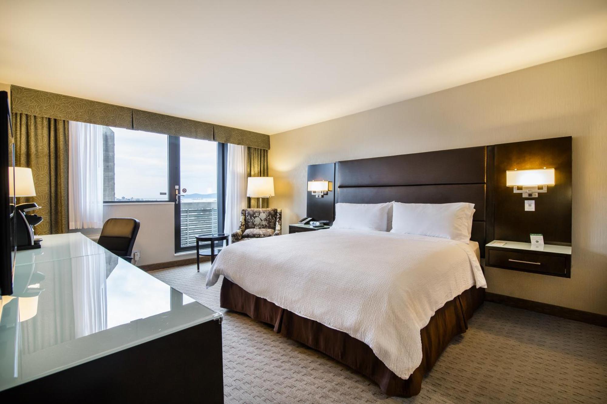 Holiday Inn Vancouver-Centre Broadway By Ihg Ngoại thất bức ảnh