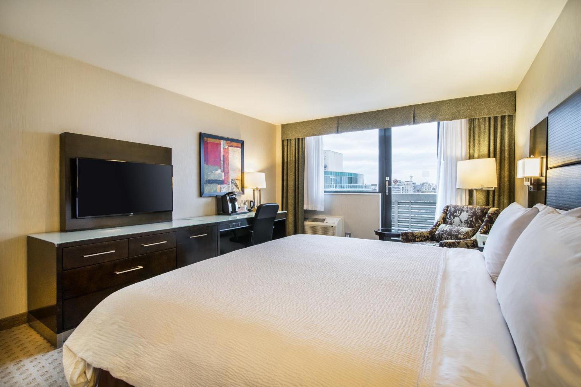 Holiday Inn Vancouver-Centre Broadway By Ihg Ngoại thất bức ảnh