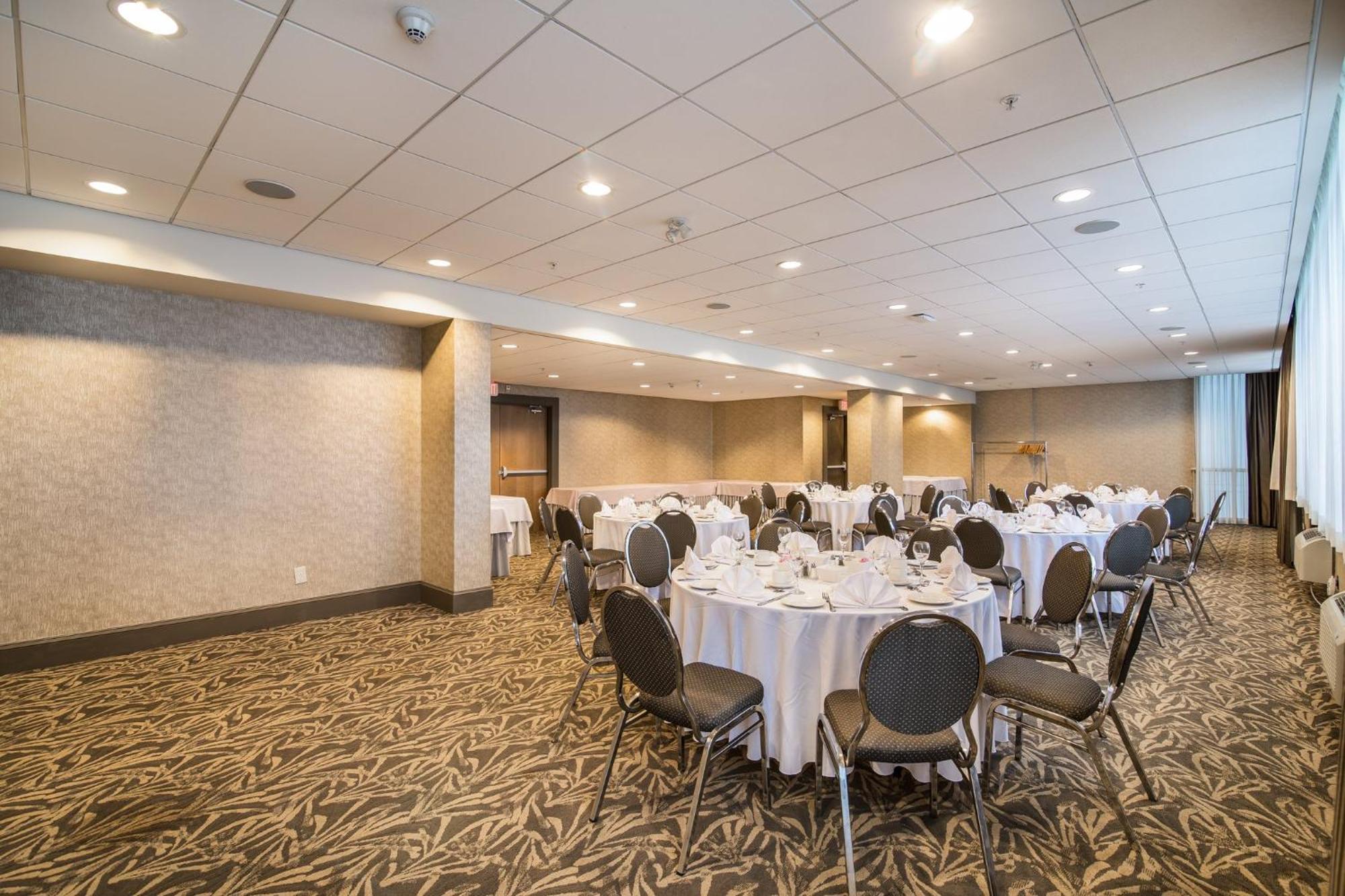 Holiday Inn Vancouver-Centre Broadway By Ihg Ngoại thất bức ảnh